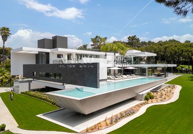 A New Luxury Contemporary Villa